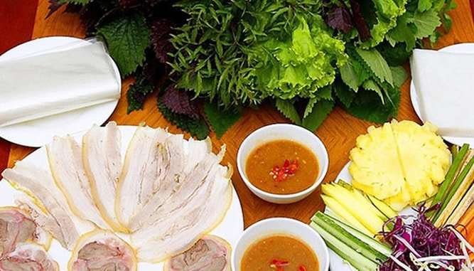 Đặc sản Bánh tráng cuốn thịt heo cũng là món ăn ngon cũng khá nổi tiếng ở Đà Nẵng